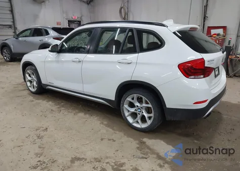 2013 BMW X1 xDrive28I из США, поврежденный, VIN WBAVL1C57DVR89138